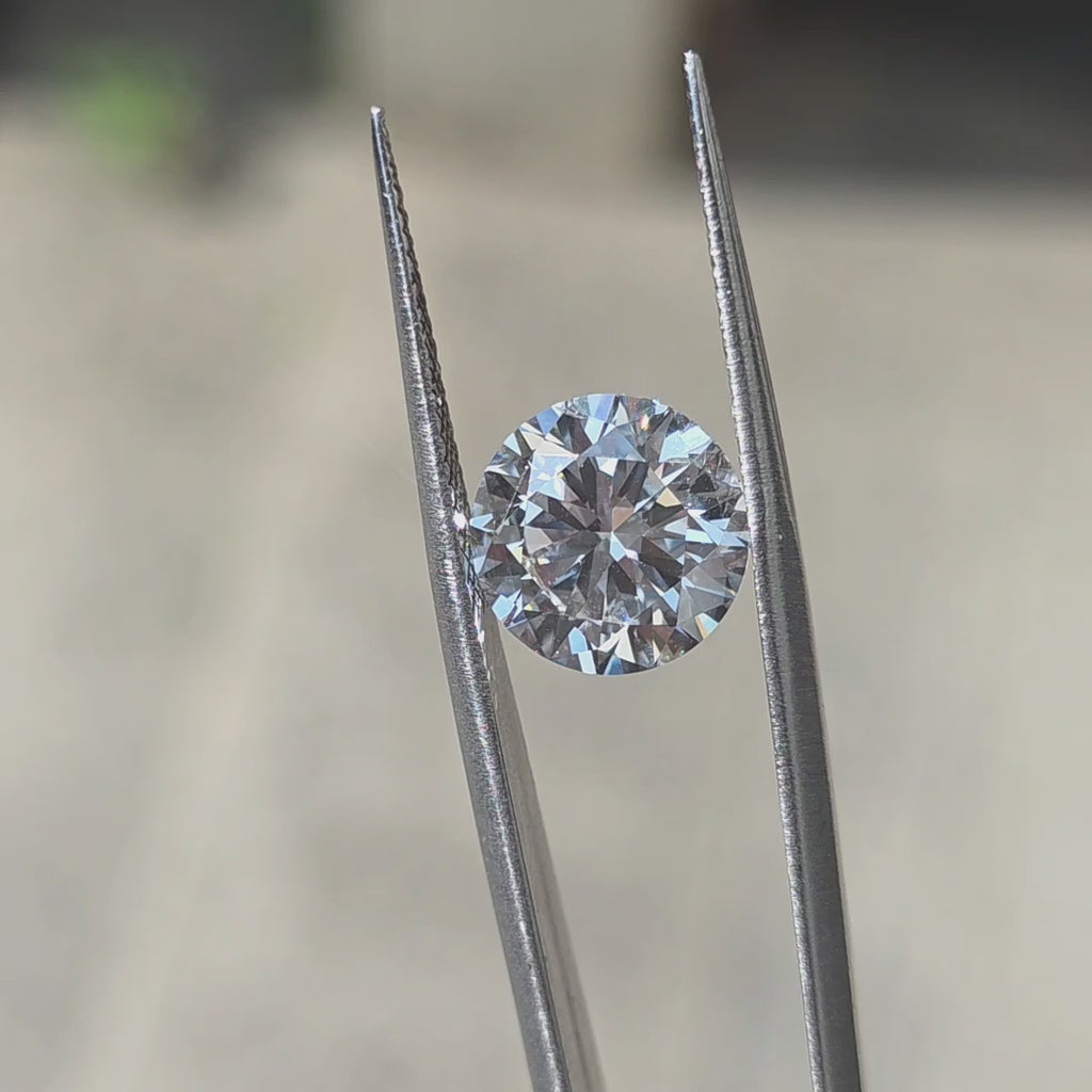5.00ct round brilliant cut F color VS1 lab diamond displaying classic brilliance in outdoor sunlight.