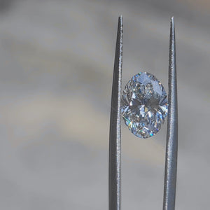 Outdoor sparkle video of 2.45ct oval E color SI1 diamond
