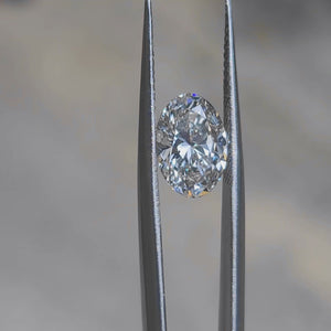 Sunlit video capturing 2.70ct oval H color VS1 diamond's impressive size