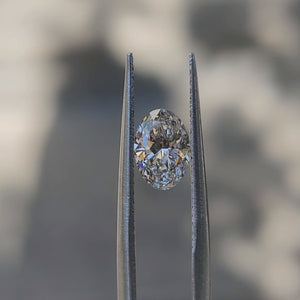 "Sunlight video showing 1.01ct oval cut diamond's warm tone"