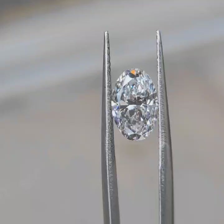 "Sunlight video showing 2.226ct oval cut diamond's D color brilliance and excellent cut"