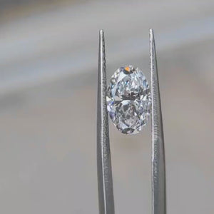 "Sunlight video showing 2.226ct oval cut diamond's D color brilliance and excellent cut"