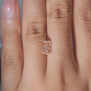 Hand-modeled video of 1.52ct pink diamond