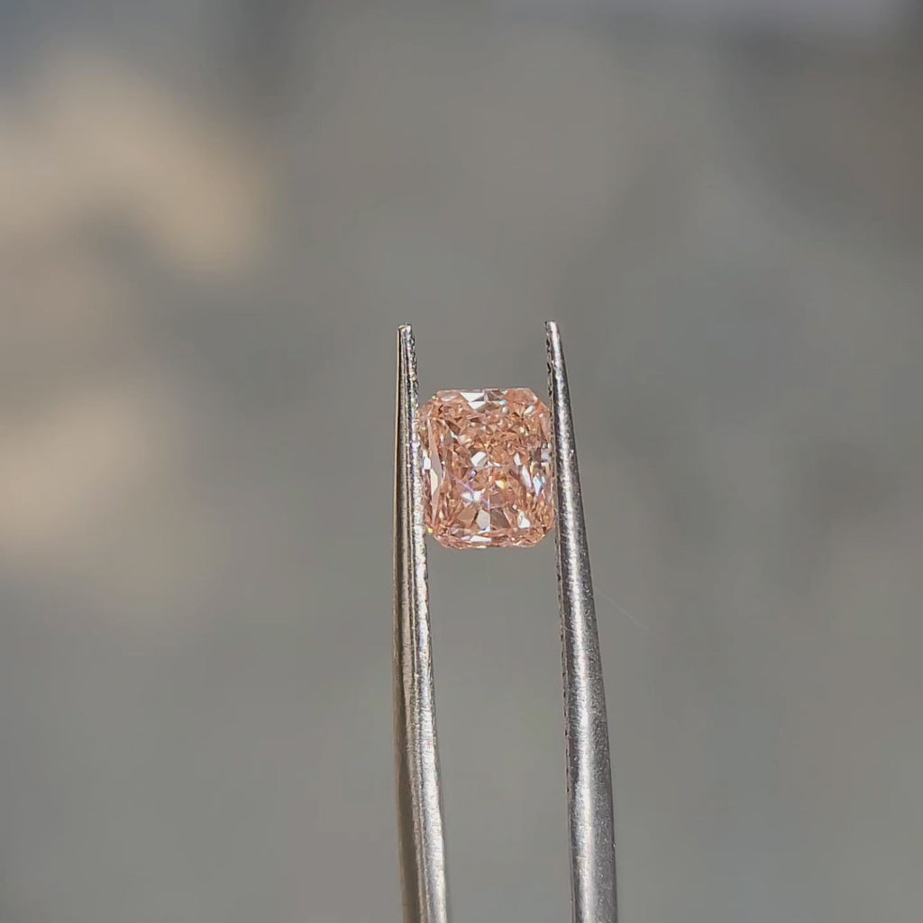 Close-up video of 1.02ct radiant pink diamond's color zoning