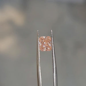Close-up video of 1.02ct radiant pink diamond's color zoning