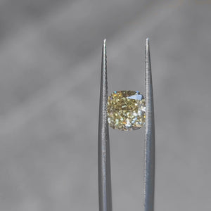 Sunlight video of 2.720ct cushion vivid yellow diamond's impressive size