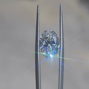 Sunlit video capturing 3.37ct oval G color VS1 diamond's fire