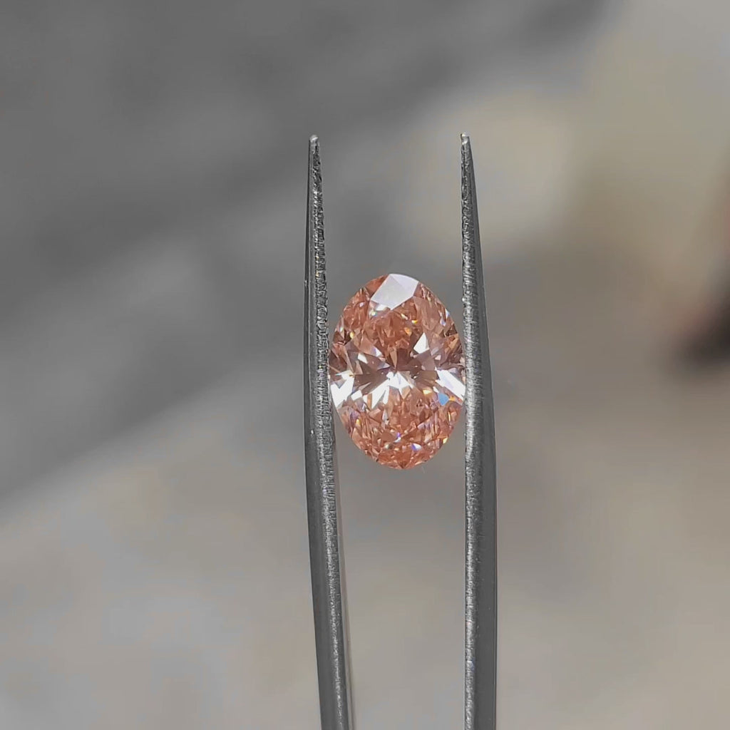 3.52ct Oval pink diamond’s brilliance under direct sunlight