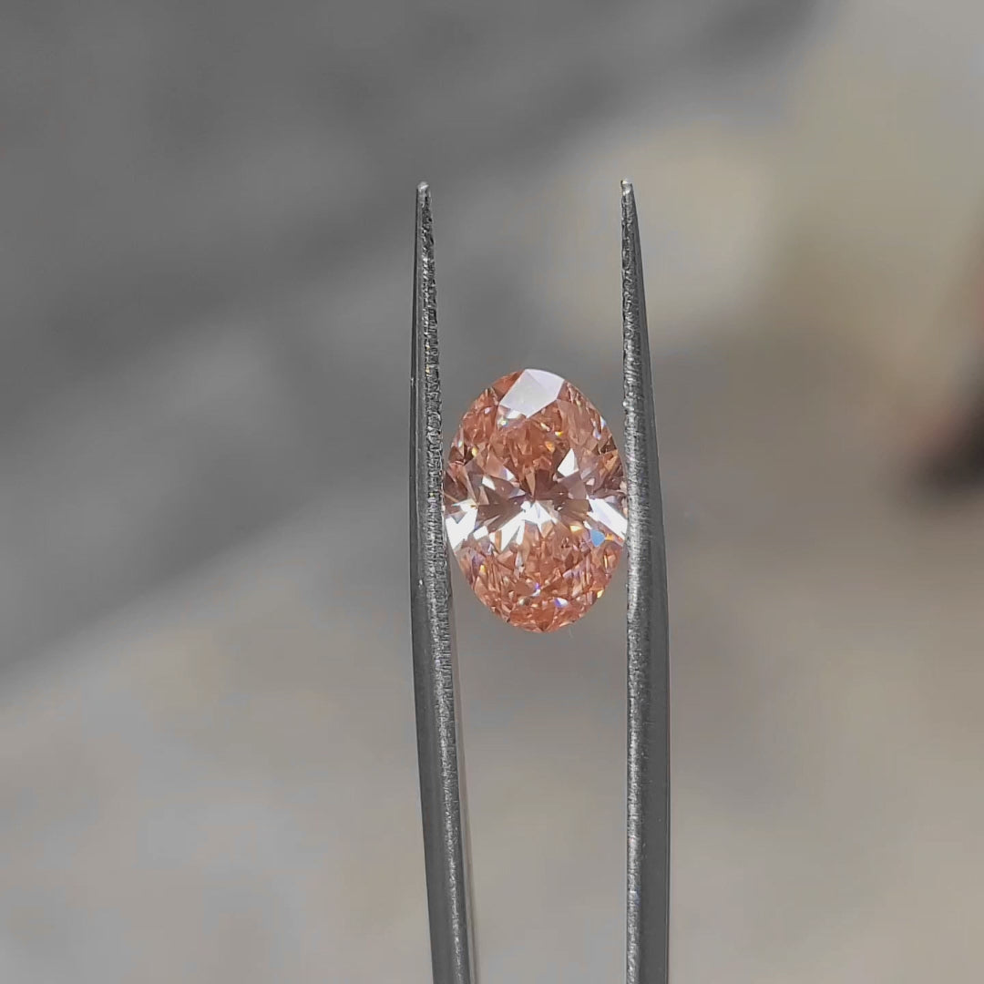 3.52ct Oval pink diamond’s brilliance under direct sunlight