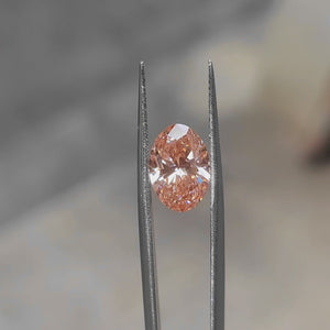 3.52ct Oval pink diamond’s brilliance under direct sunlight
