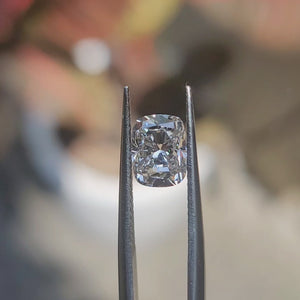 "Sunlight video showing 2.105ct cushion cut diamond's F color sparkle"