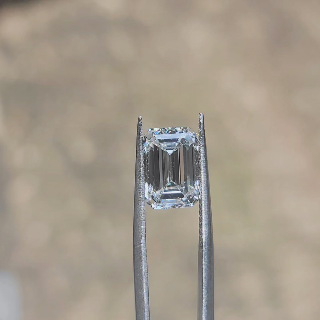 Outdoor video showcasing 4.53ct emerald diamond's impressive scale