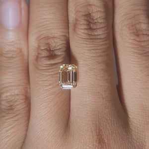 Finger video showing emerald lab diamond proportions