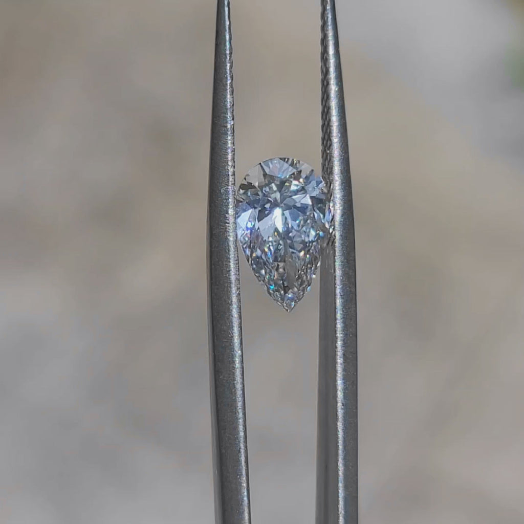 Sunlight video highlighting 1.72ct pear E color SI1 diamond's teardrop beauty