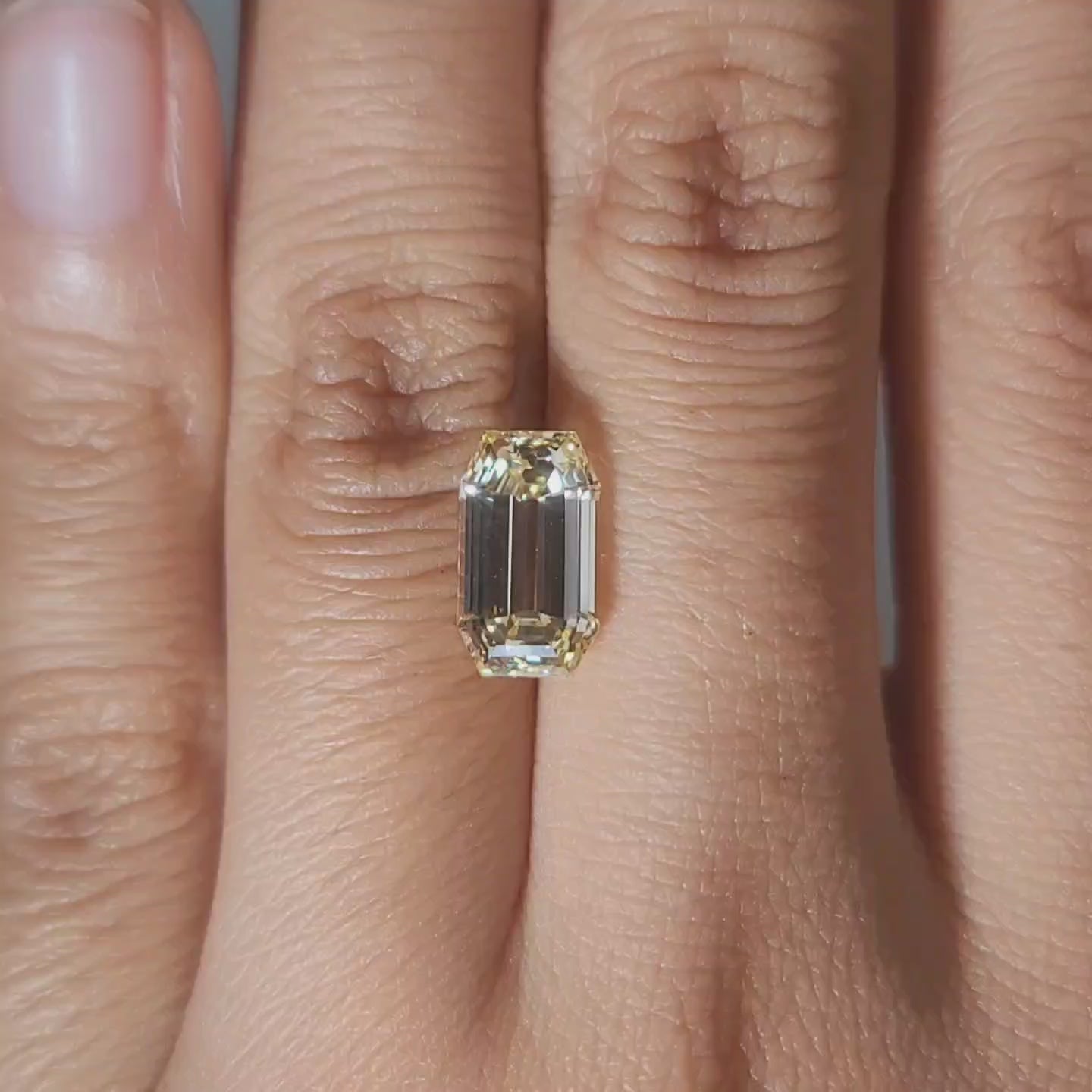 2.85ct Emerald yellow diamond in soft candlelight