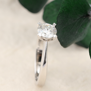 doveggs round solitaire moissanite engagement ring