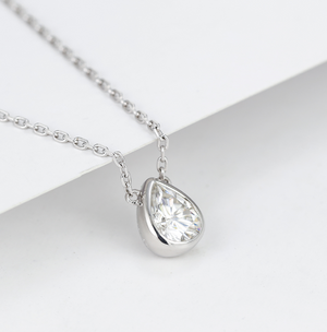 Doveggs bezel moissanite pendant necklace for women