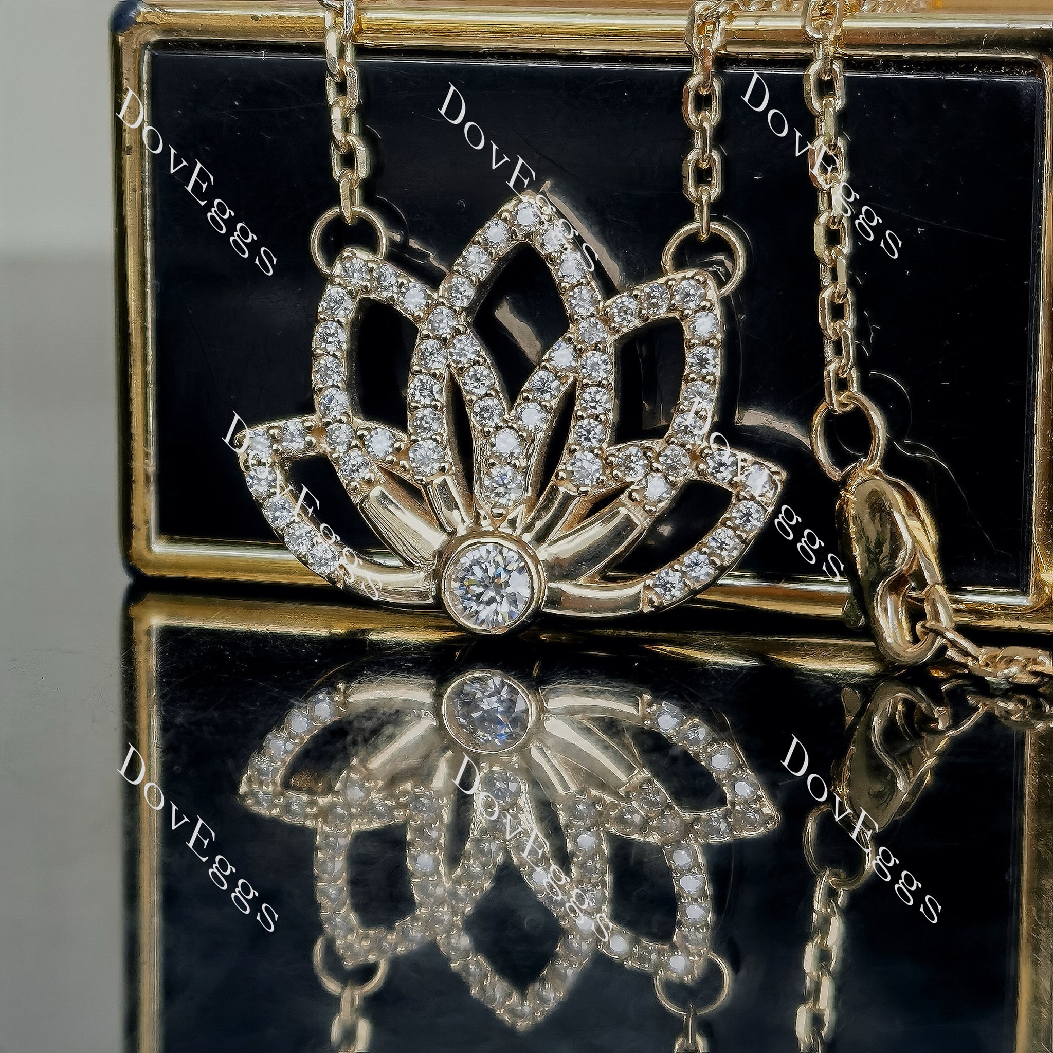 Doveggs round floral moissanite/lab grown diamond pendant necklace (with chain)