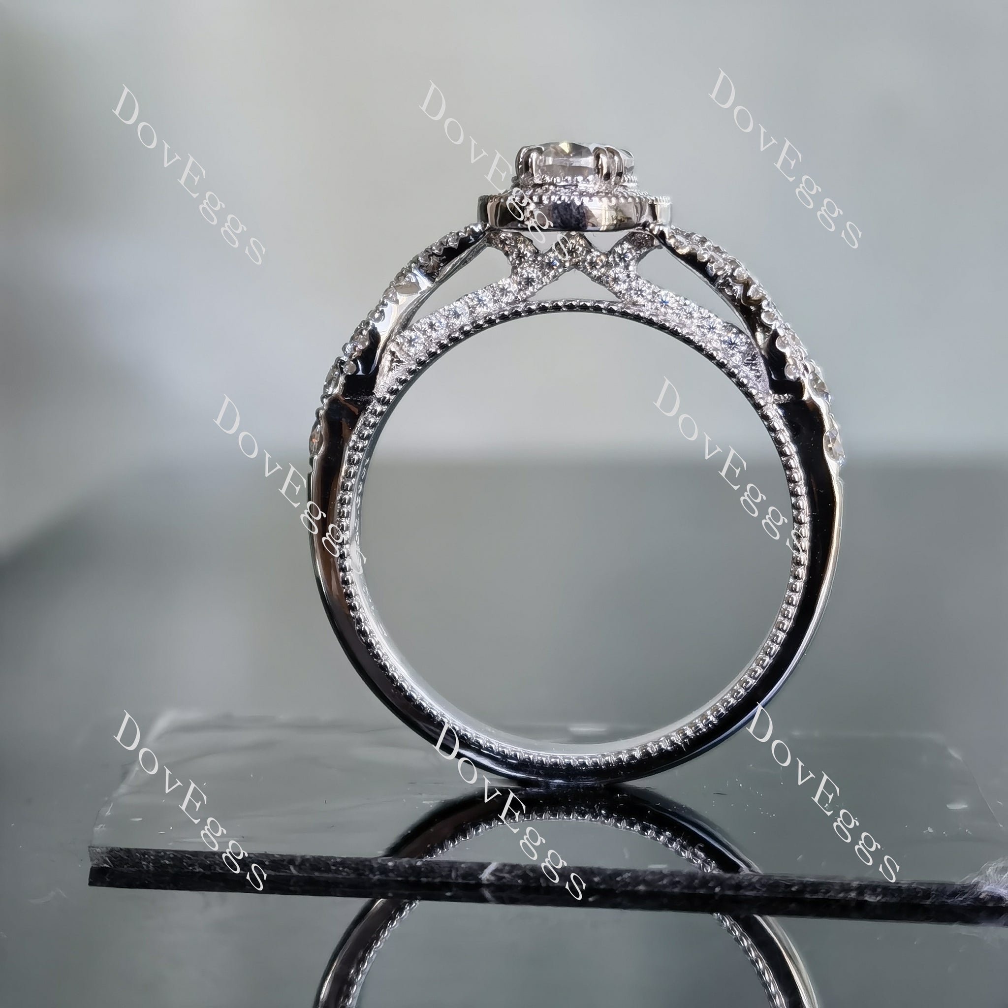 Doveggs oval halo moissanite engagement ring