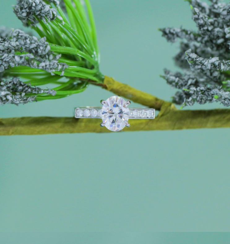 Doveggs oval 2 carat FG color channel set vintage moissanite ring (size 7)