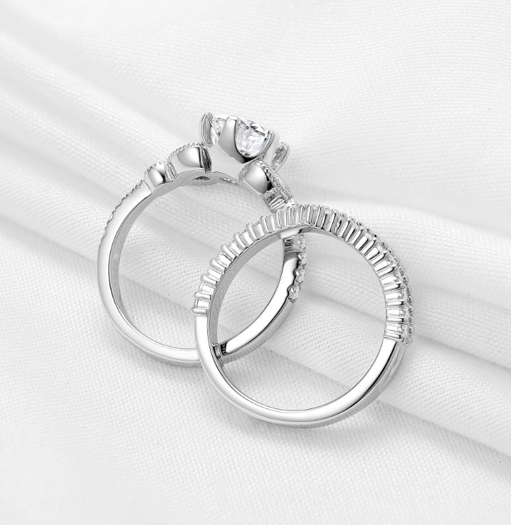 Doveggs Round Art Deco Moissanite bridal set (2 rings)