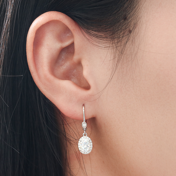 Doveggs oval hoop moissanite earrings for women