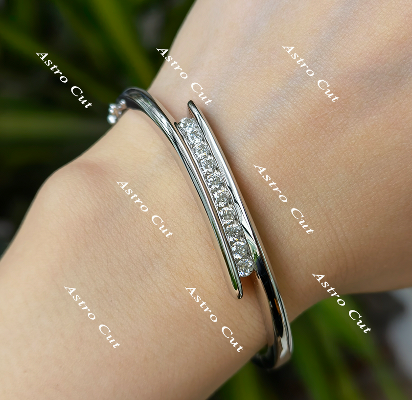 Doveggs round moissanite bangle for women