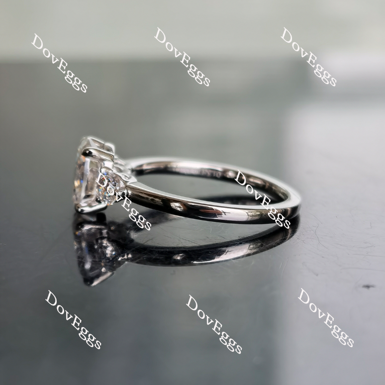 Doveggs oval three-stone moissanite engagement ring