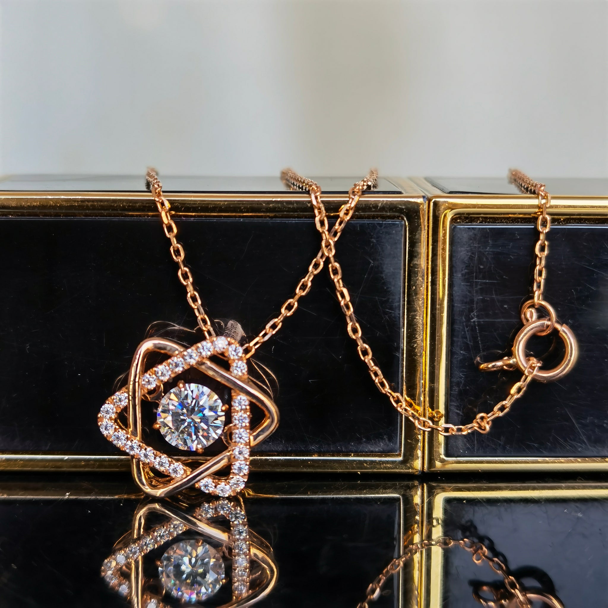 Doveggs premade 18k rose gold 0.5ct moissanite pendant necklace (pendant only)