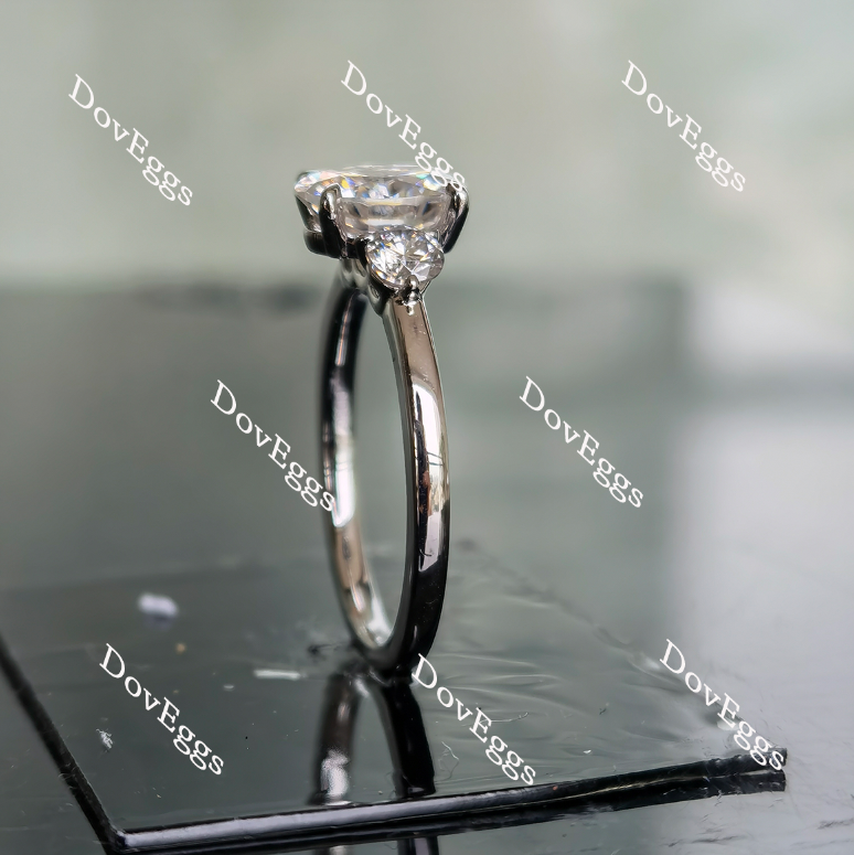 Doveggs oval three-stone moissanite engagement ring