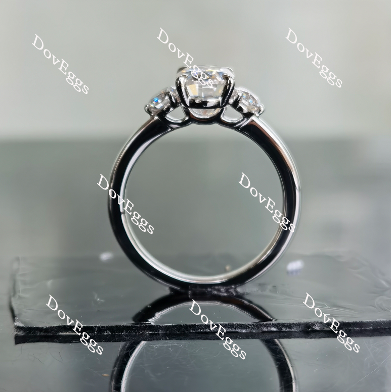 Doveggs oval three-stone moissanite engagement ring