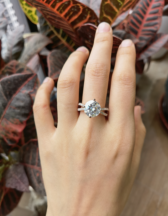 Doveggs round split shank moissanite engagement ring