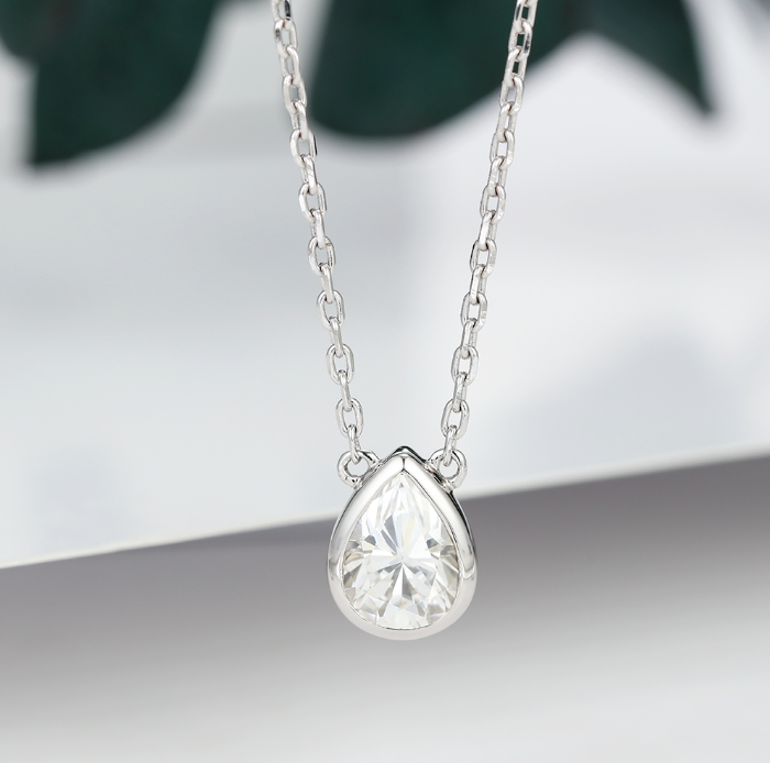 Doveggs bezel moissanite pendant necklace for women