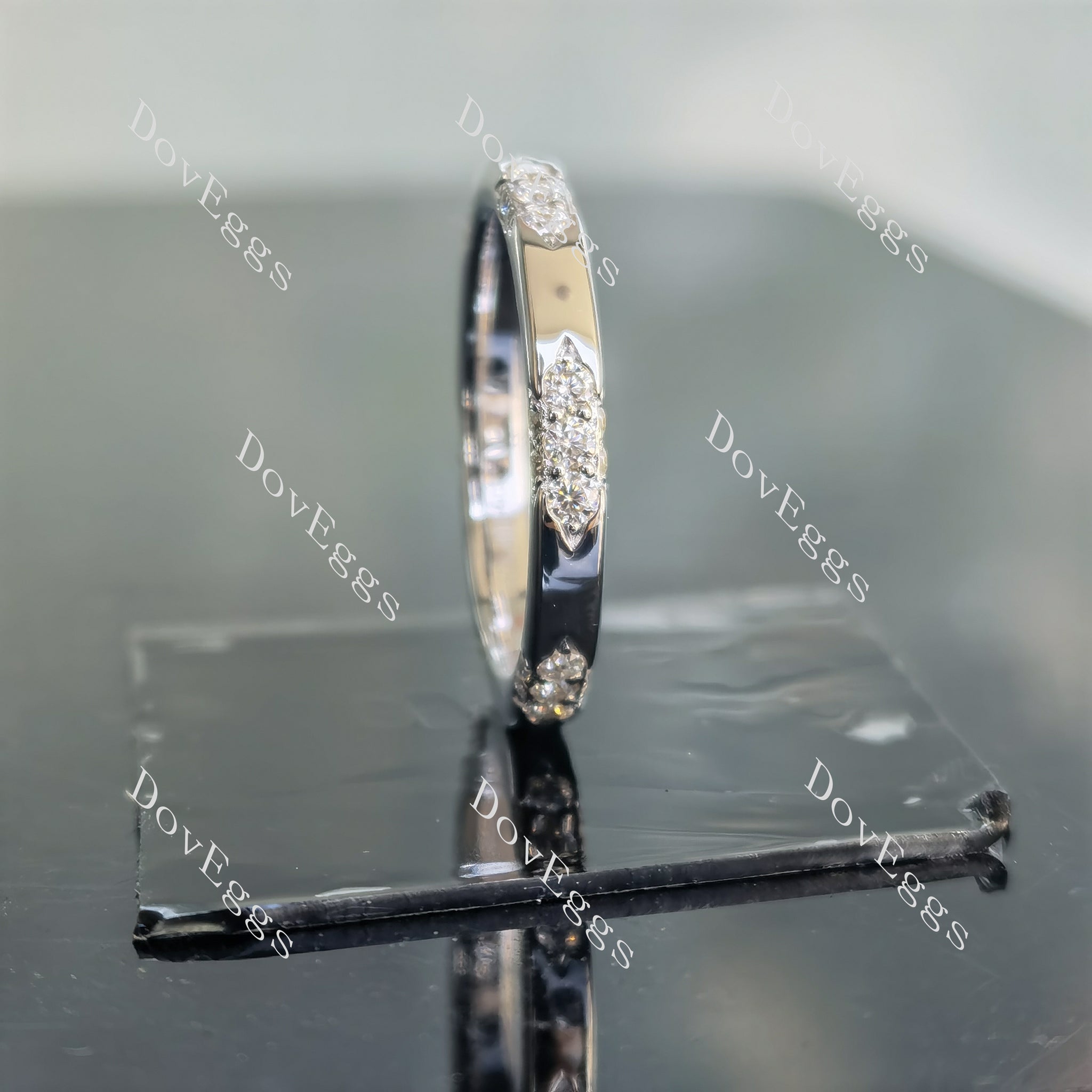 Doveggs round art deco moissanite/lab grown diamond wedding band-2.5mm band width