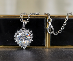 Doveggs heart halo moissanite pendant necklace (pendant only)