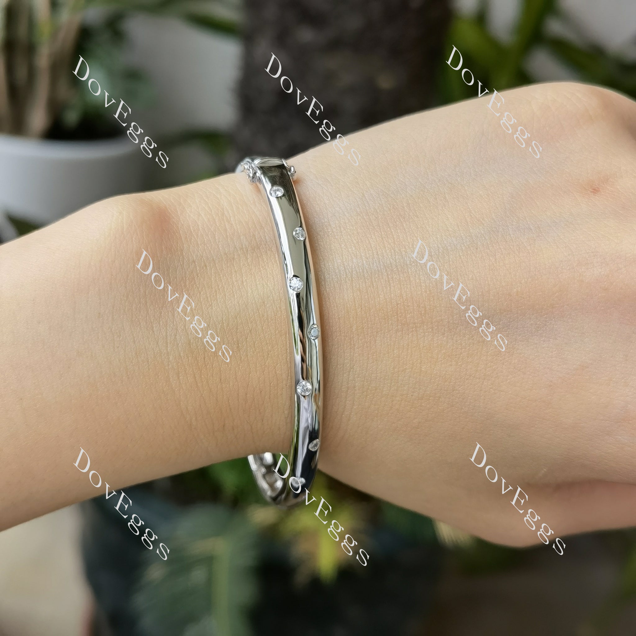 Doveggs round half eternity moissanite/lab grown diamond bangle for women