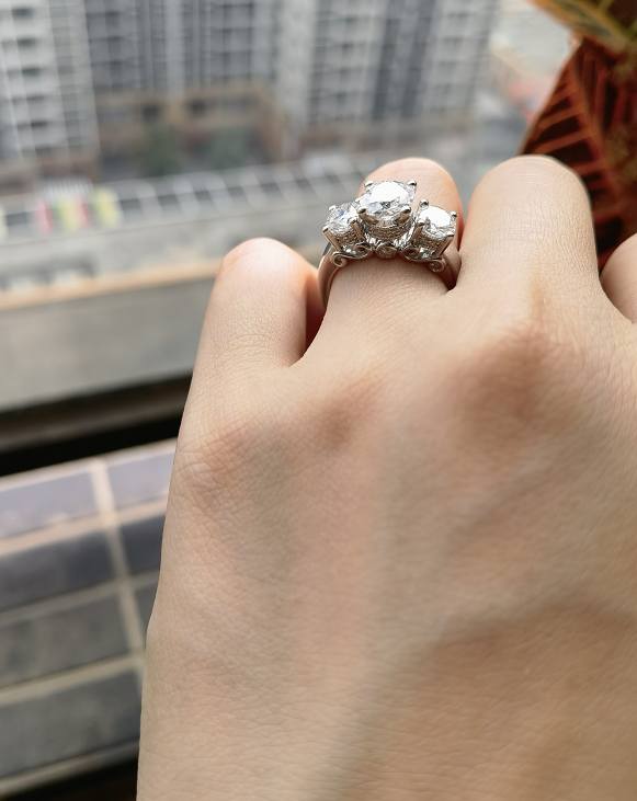 Doveggs round three stone moissanite engagement ring