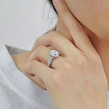 Doveggs oval halo moissanite engagement ring