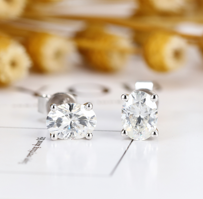 Doveggs solitaire oval moissanite stud earring for women