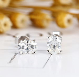 Doveggs solitaire oval moissanite stud earring for women
