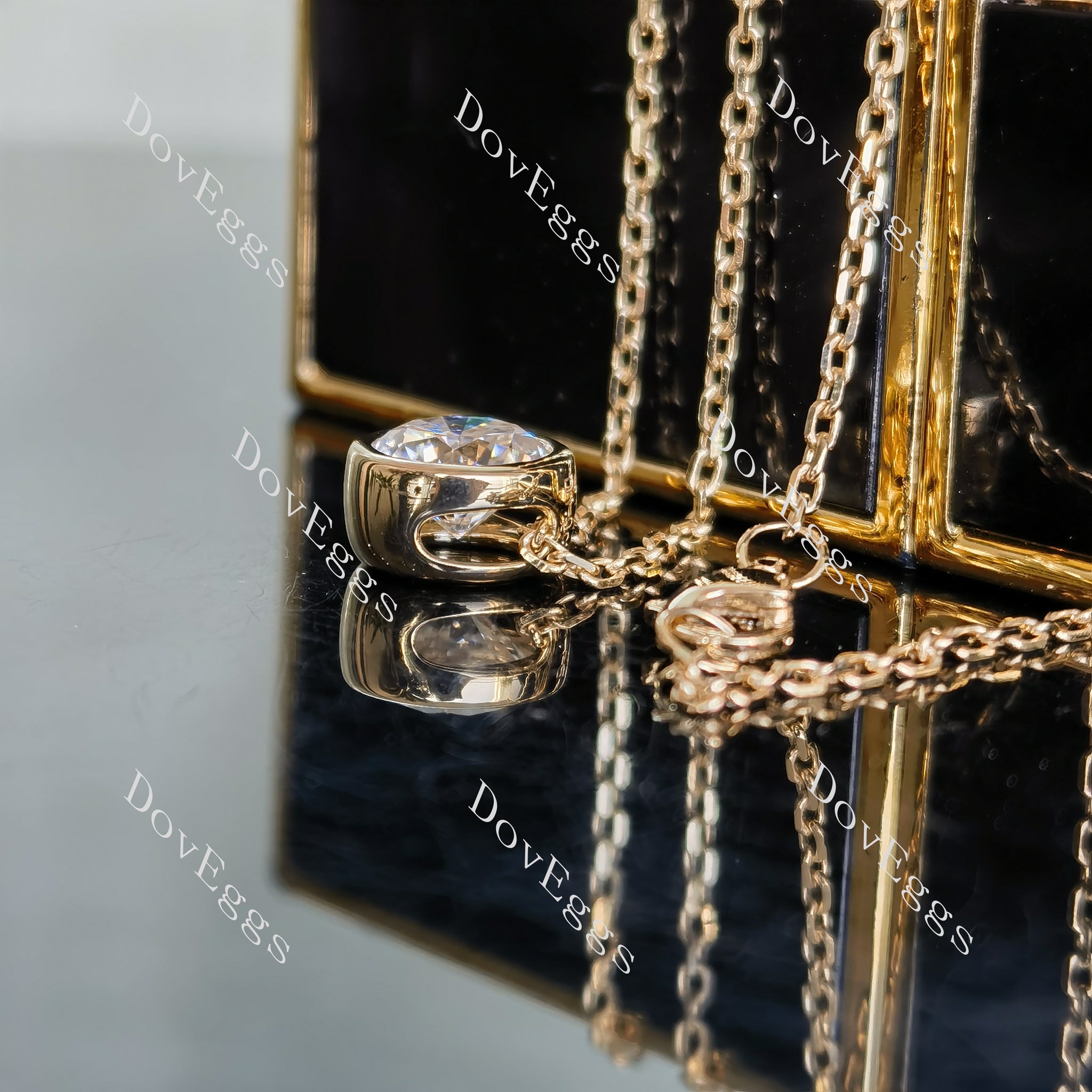 Doveggs round bezel setting moissanite pendant necklace (pendant only)