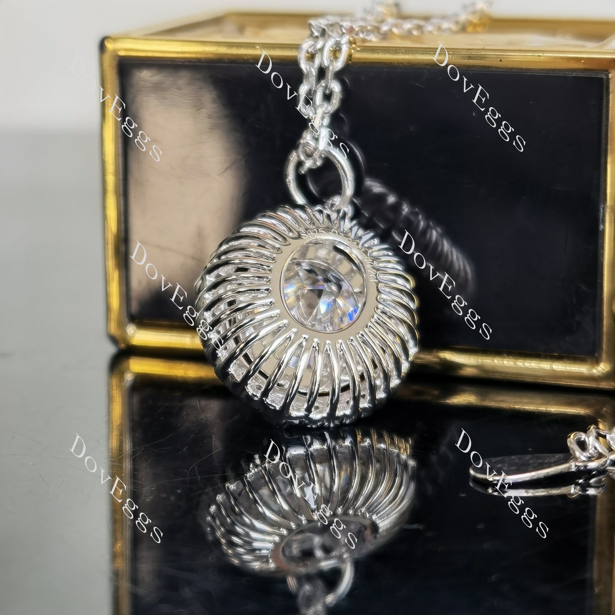 Doveggs oval bezel art moissanite pendant (pendant only)
