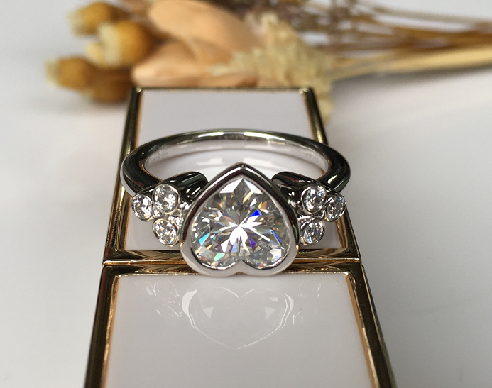 doveggs heart shape side-stone moissanite ring/lab diamond engagement ring