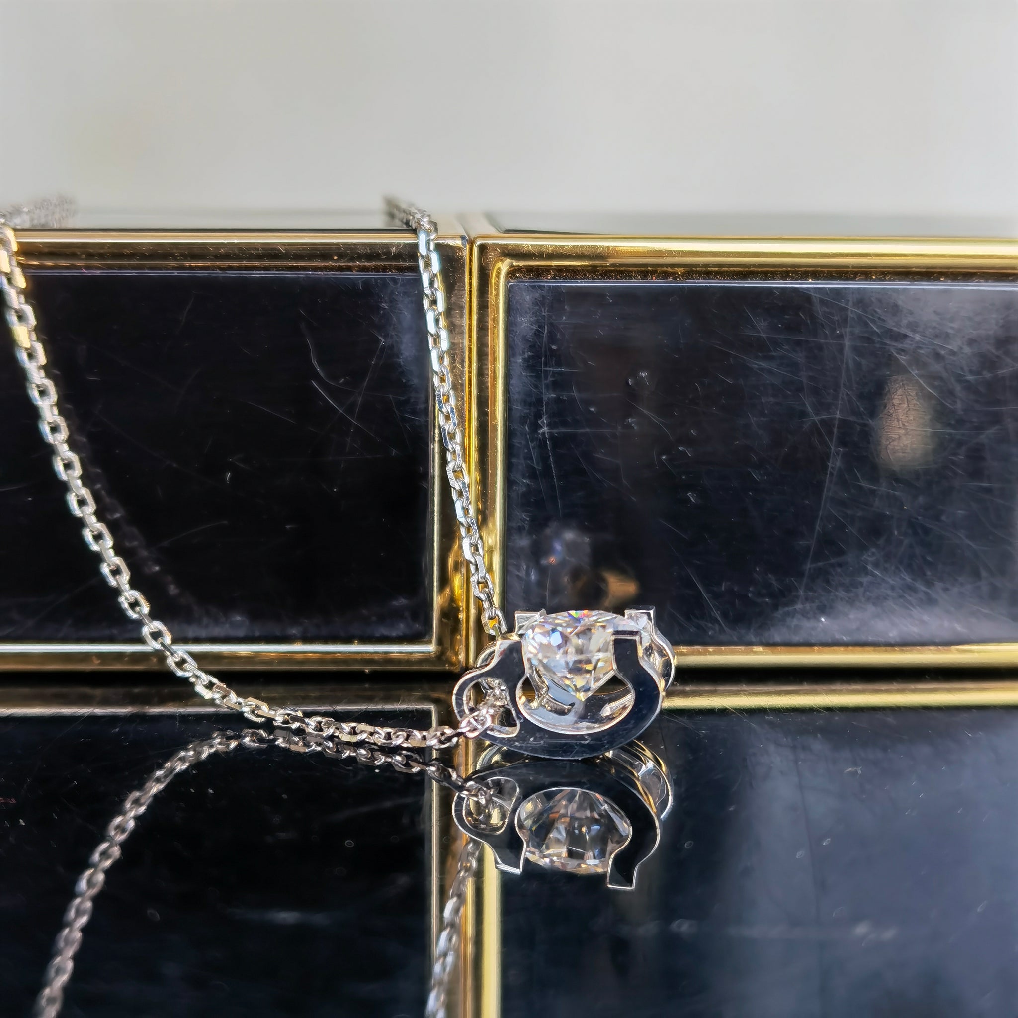 Doveggs premade 18k white gold round moissanite pendant necklace