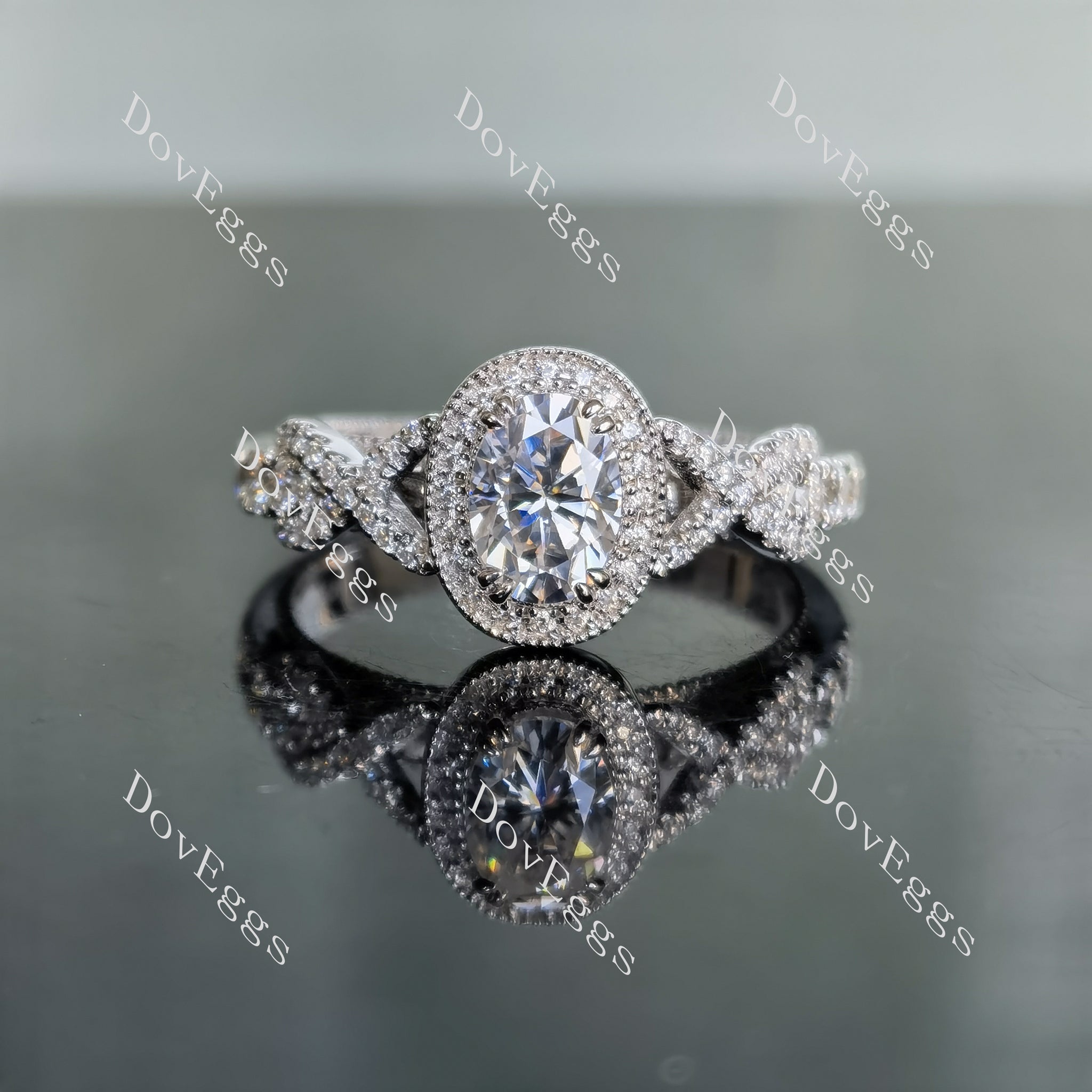 Doveggs oval halo moissanite engagement ring