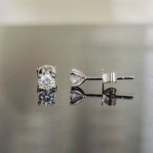 Doveggs premade solitaire moissanite stud earring for women