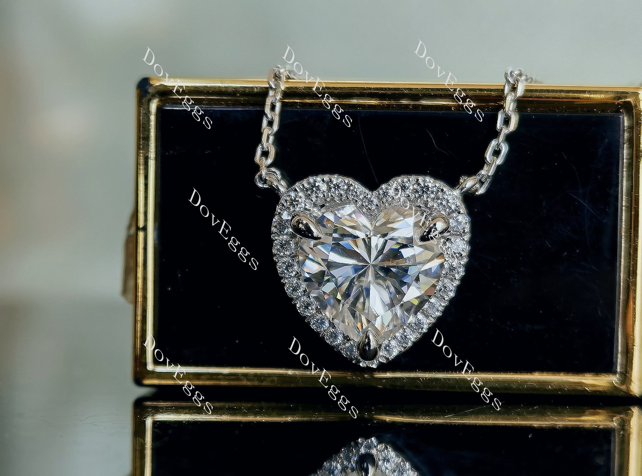 Doveggs heart halo moissanite pendant necklace (with chain)