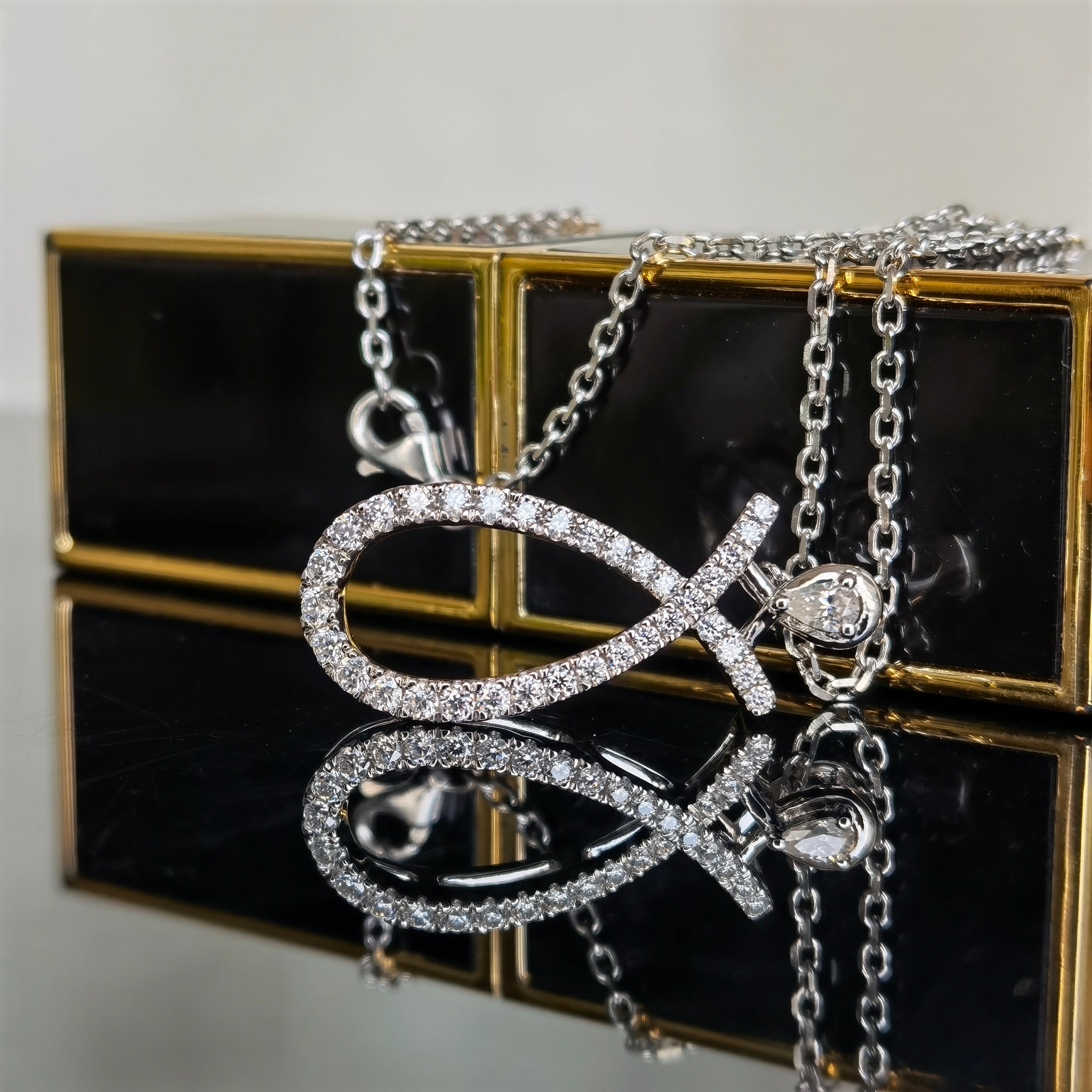 Doveggs pear round ribbon moissanite/lab grown diamond pendant necklace(Pendant only)