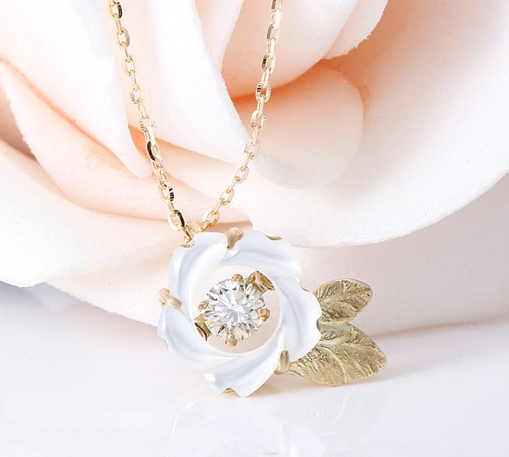 doveggs diamond pendant necklace 18k yellow gold center 0.1 carat diamond pendant necklace for women - DovEggs-Seattle