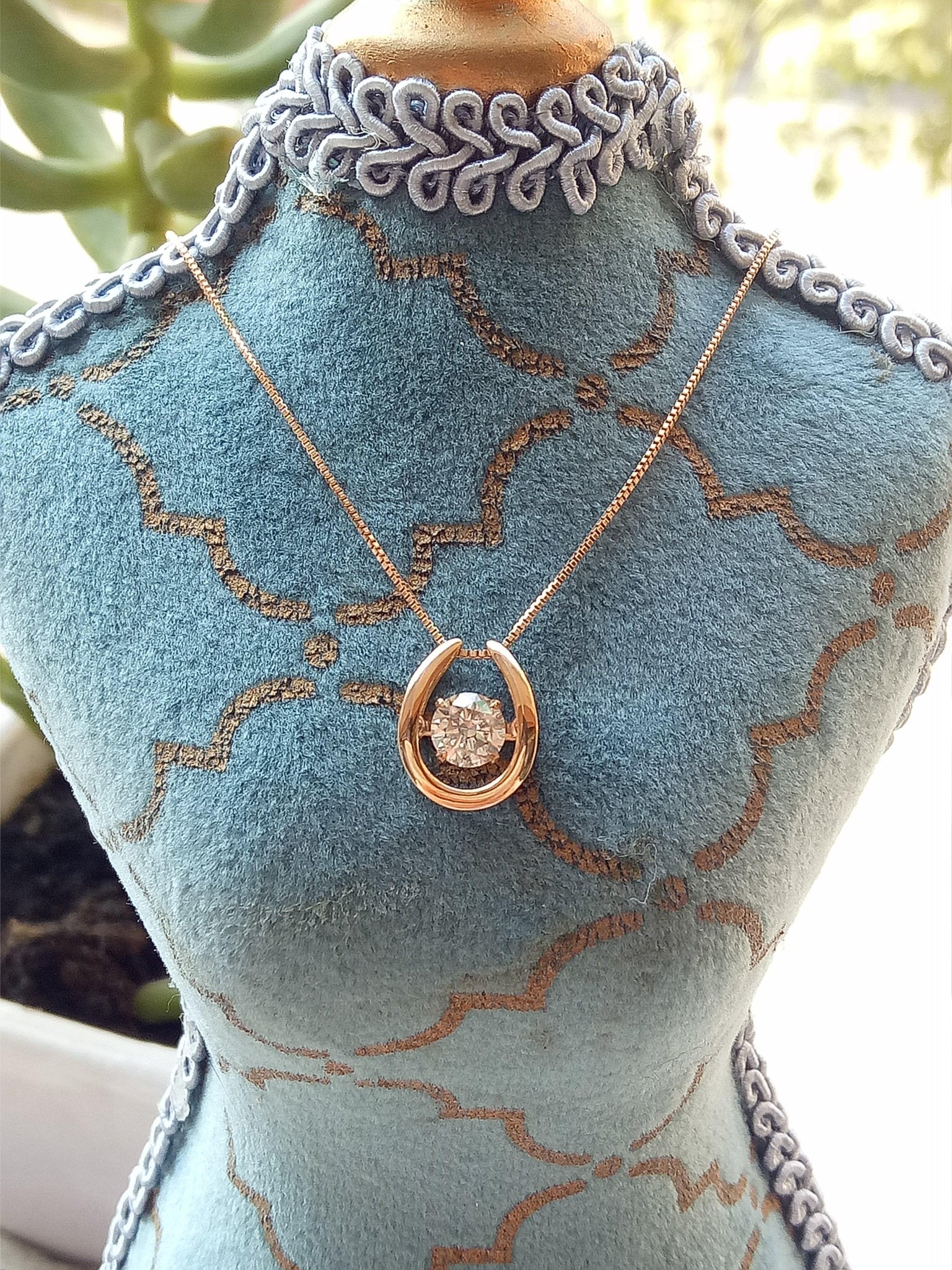 doveggs diamond pendant necklace 18k yellow gold center 0.4 carat diamond pendant necklace for women - DovEggs-Seattle